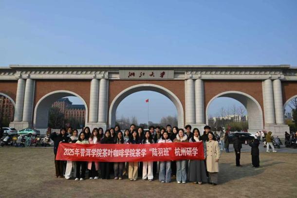 一群人站在建筑前

AI 生成的内容可能不正确。