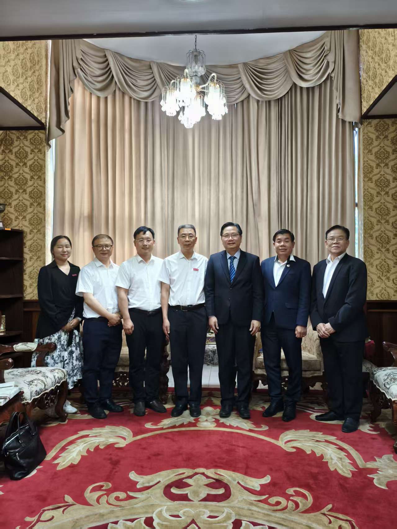 老挝国立大学调研座谈