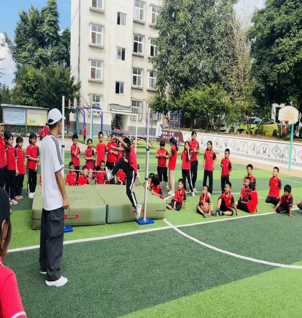 C:/Users/l/Desktop/申报讲师职称个人陈述（修改）/教学/跳高.jpg跳高