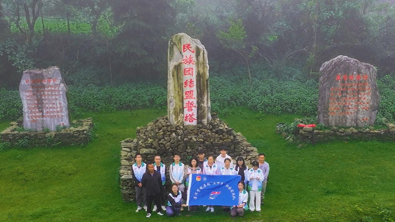 人们在草地上

中度可信度描述已自动生成