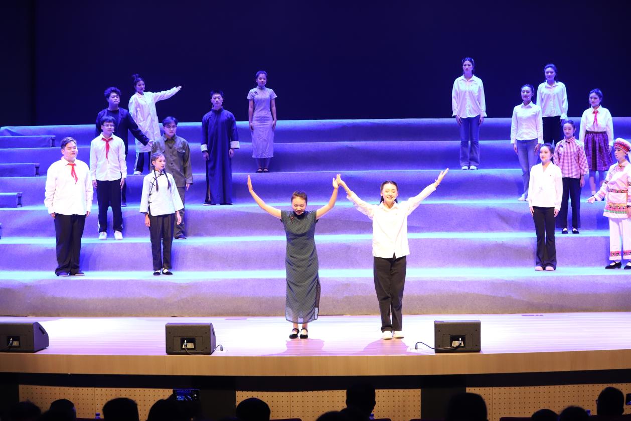 2025年4月26日，普洱学院话剧思政课《张培英》演出现场