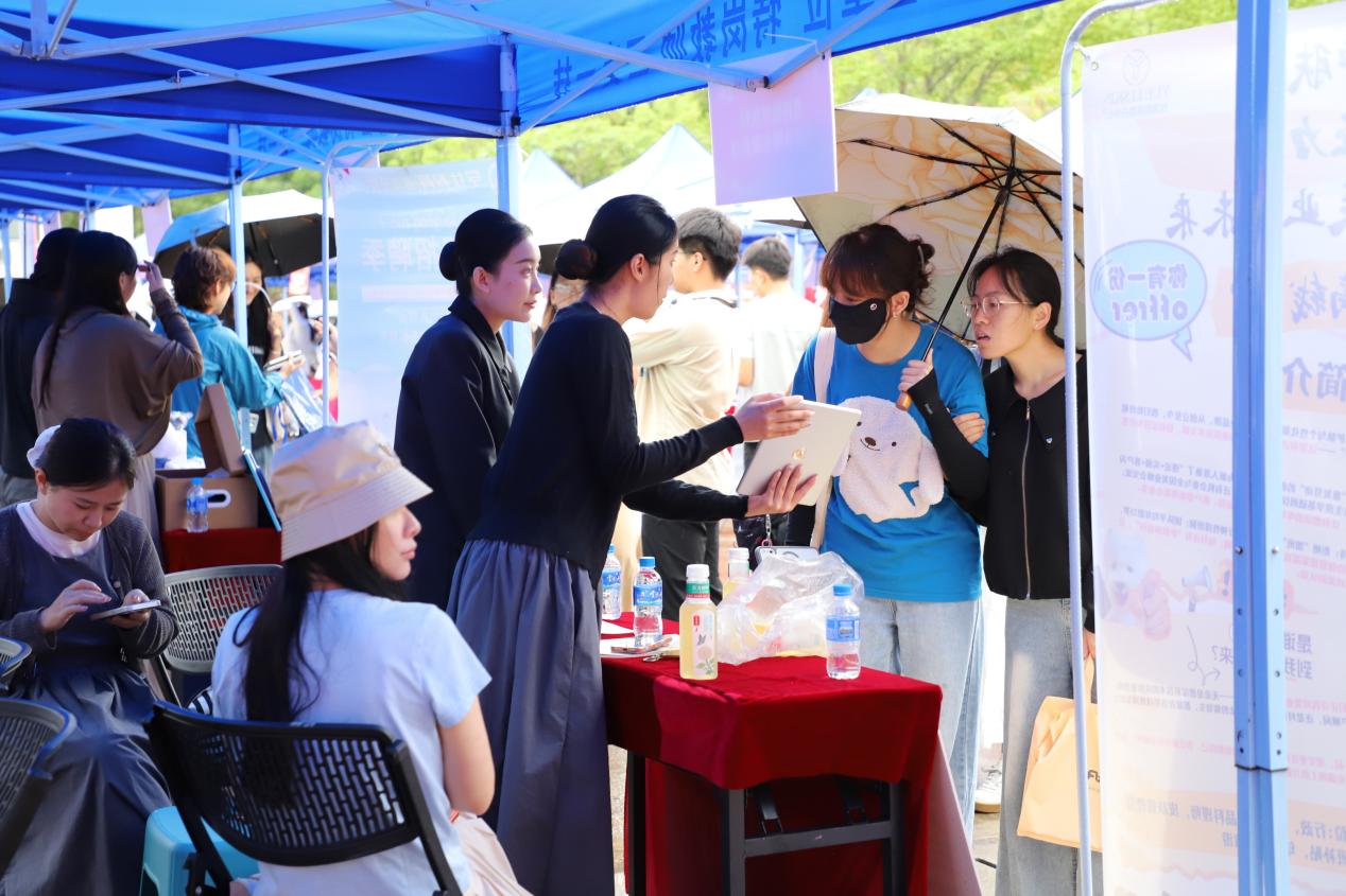 2026.5.29+东区广场+普洱学院举办2026届毕业生“百日冲刺”促就业暨云南省2026届农林类高校毕业生专场招聘会1