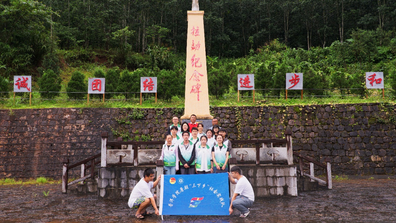 花园里有雕塑

描述已自动生成